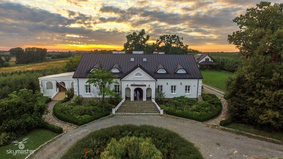 Dwór na Wichrowym Wzgórzu Przybysławice Exterior foto