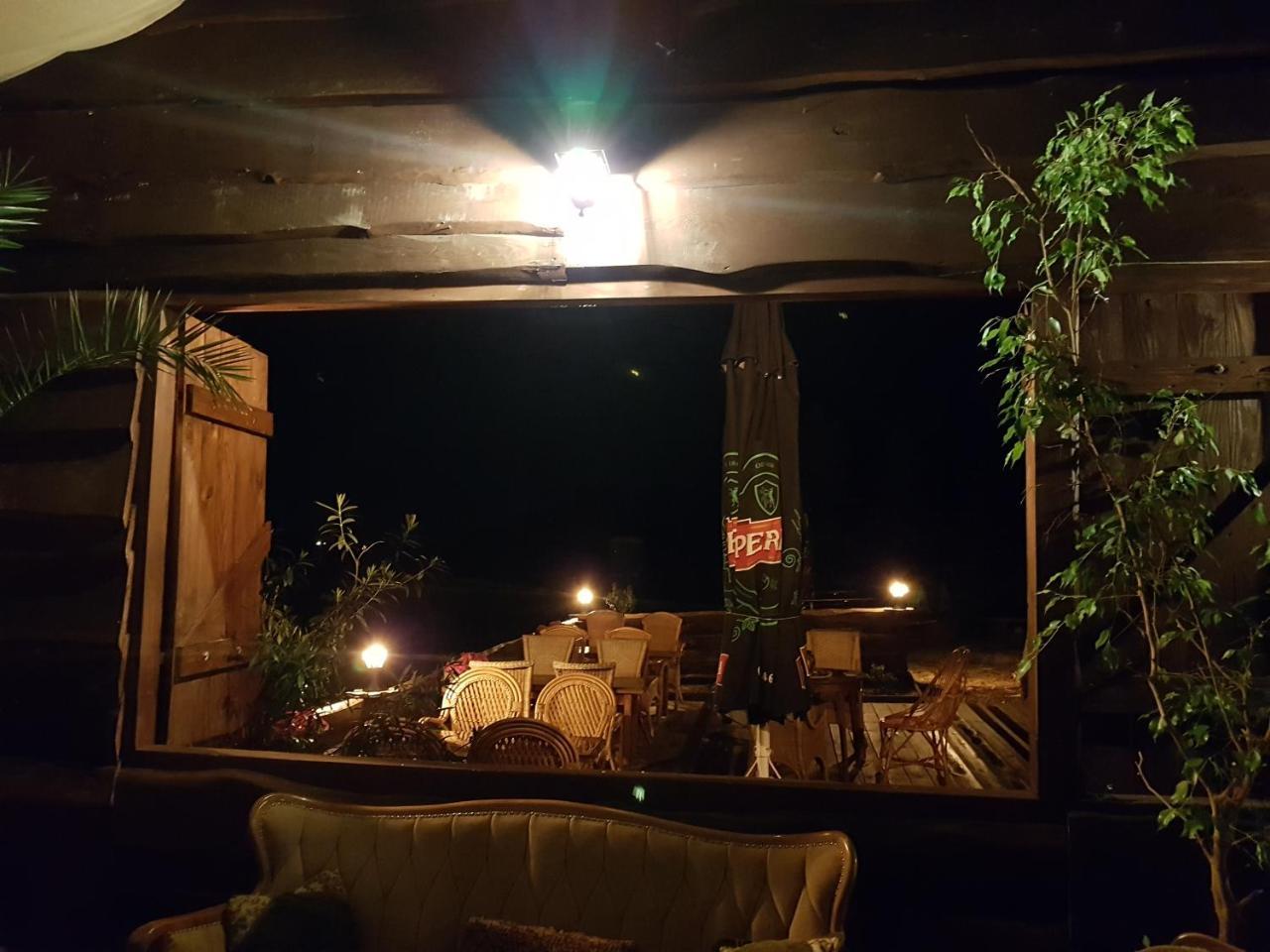 Dwór na Wichrowym Wzgórzu Przybysławice Exterior foto