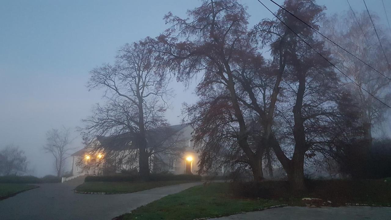 Dwór na Wichrowym Wzgórzu Przybysławice Exterior foto